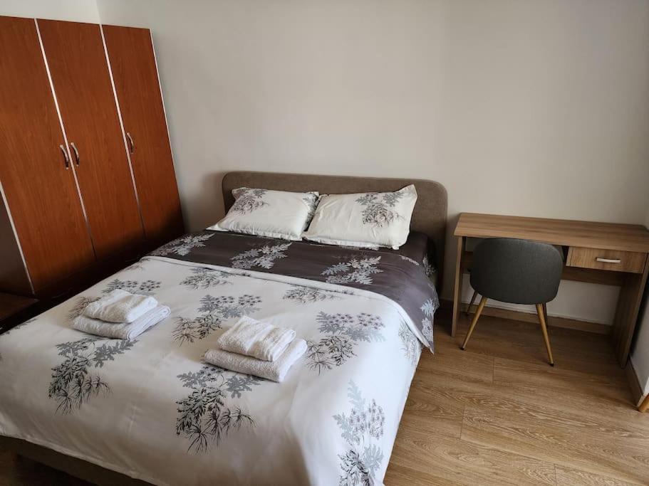Andi'S Place-Comfy Studio-City Center Tirana Bagian luar foto